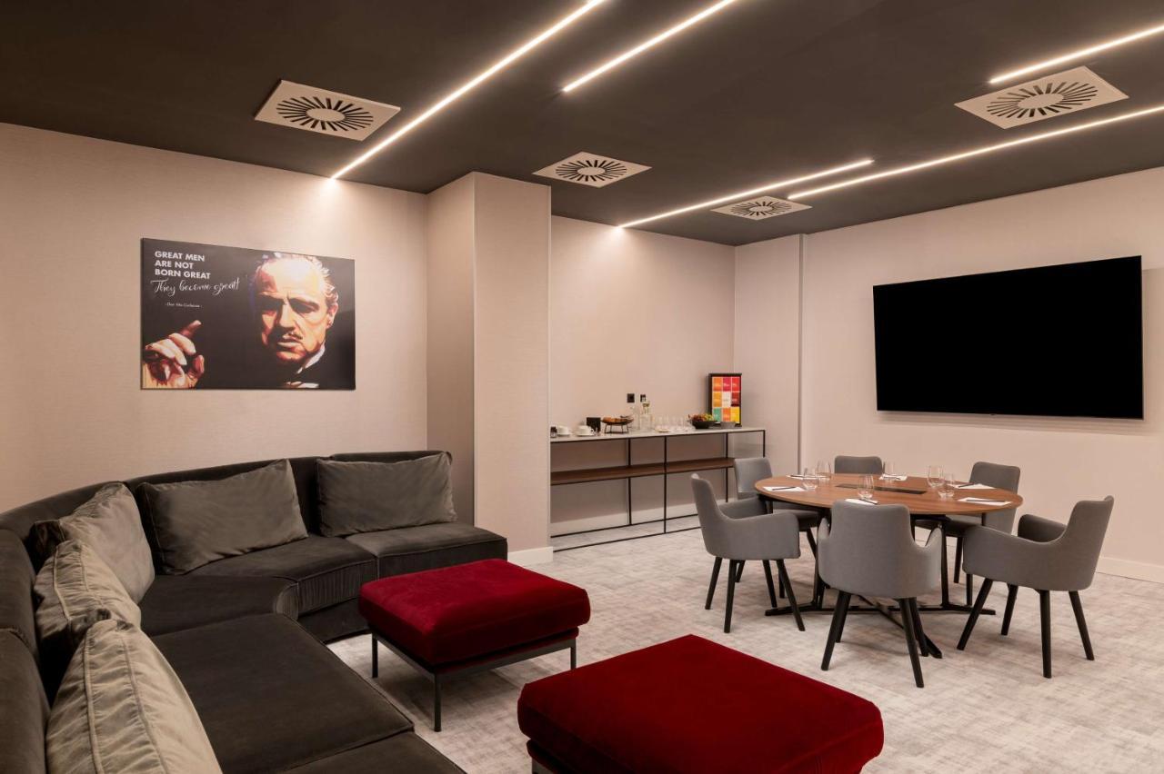 Radisson Blu Hotel, Cluj Zewnętrze zdjęcie The VIP lounge at the airport