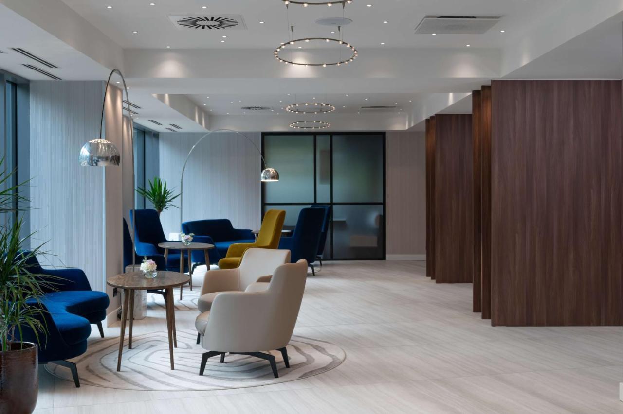 Radisson Blu Hotel, Cluj Zewnętrze zdjęcie The reception area at the London office