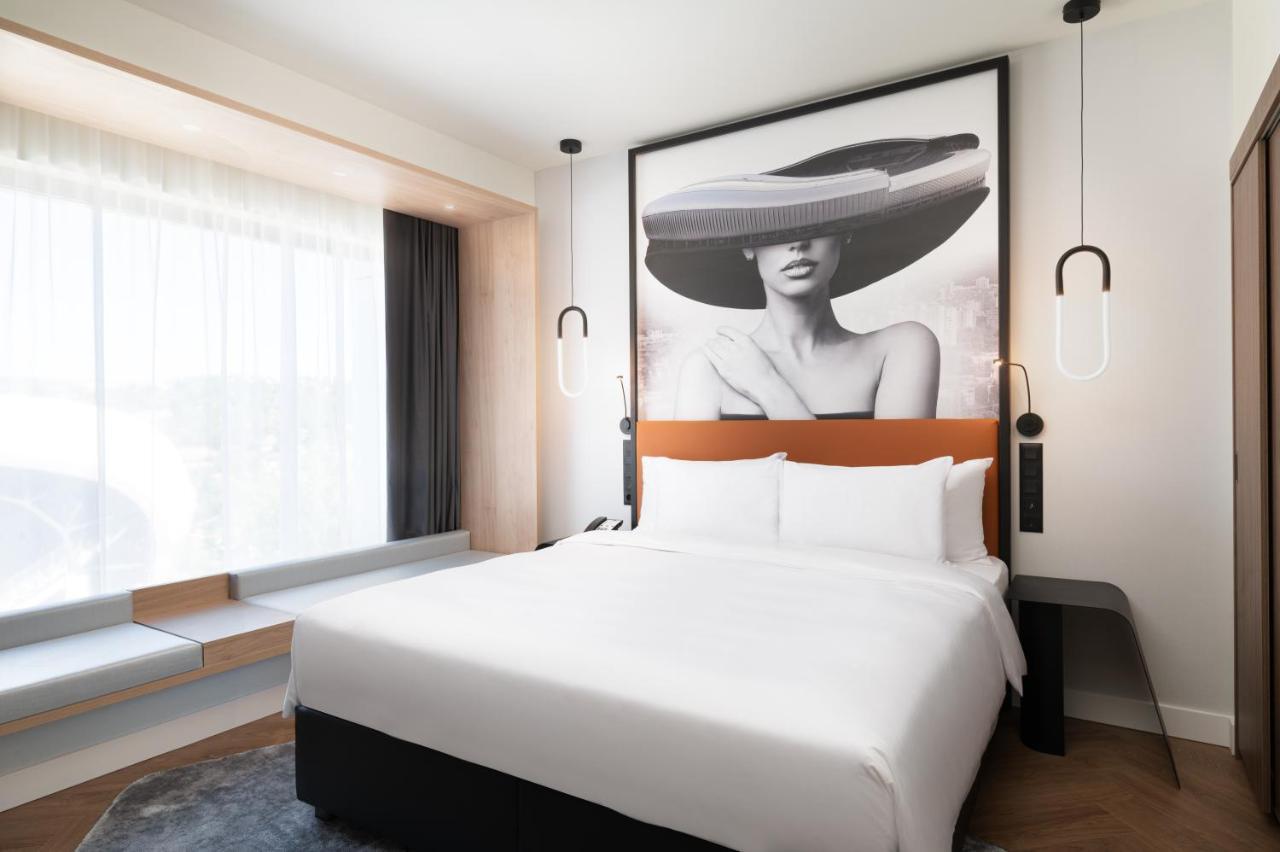Radisson Blu Hotel, Cluj Zewnętrze zdjęcie A bedroom at the hotel