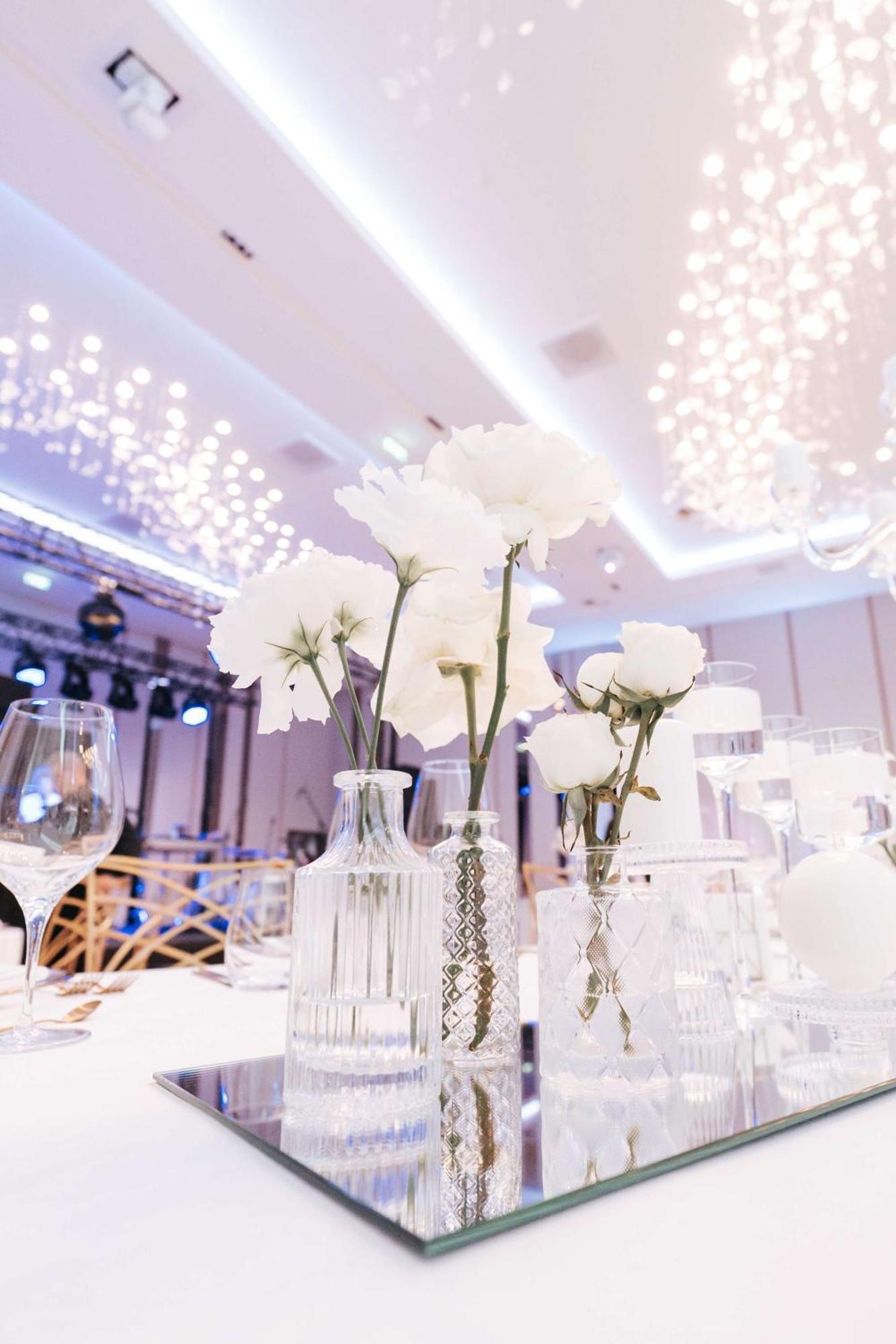 Radisson Blu Hotel, Cluj Zewnętrze zdjęcie The interior of the ballroom at the 2018 awards ceremony